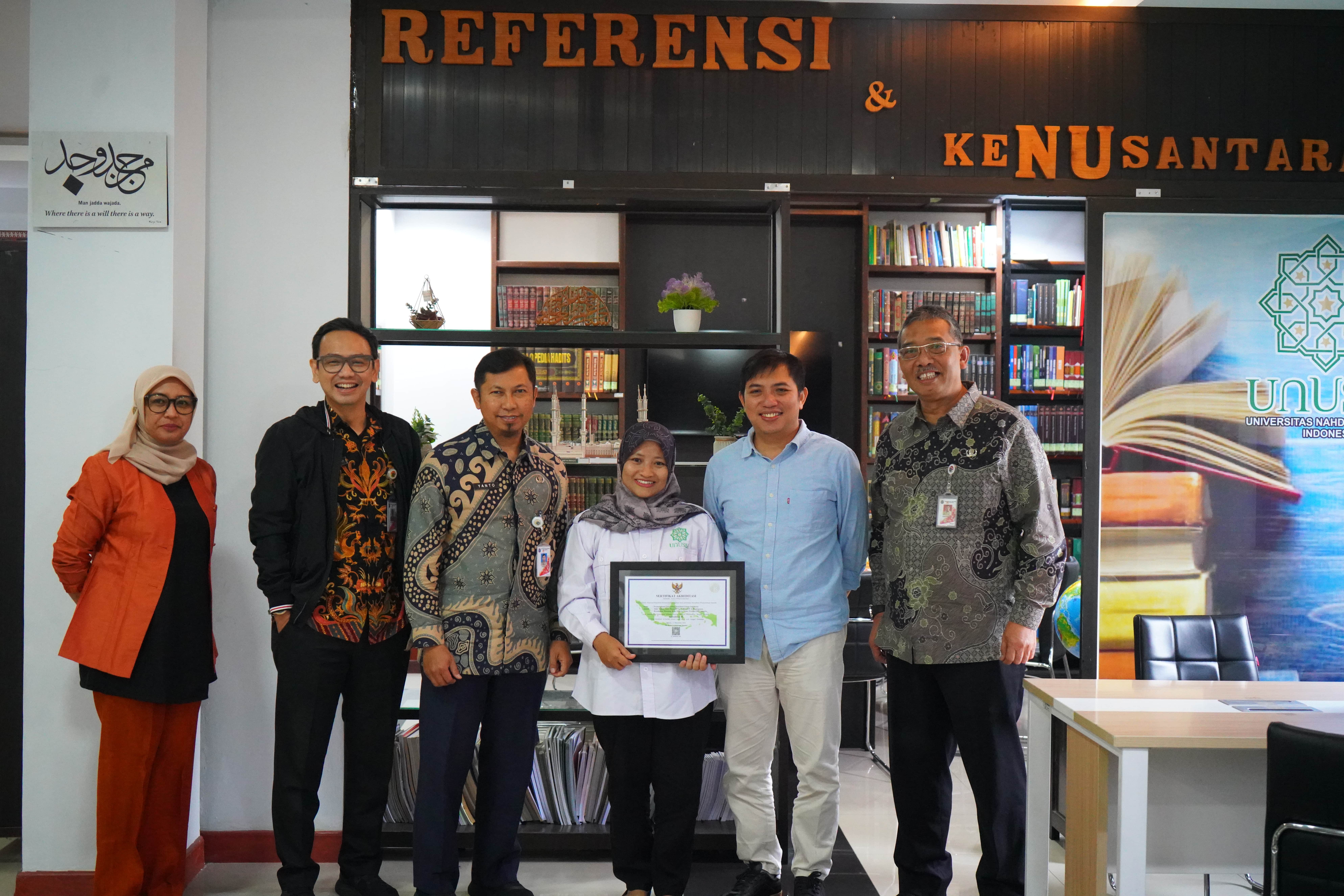 Perpustakaan UNUSIA Grha Mahbub Junaidi Terima Sertifikat Akreditasi